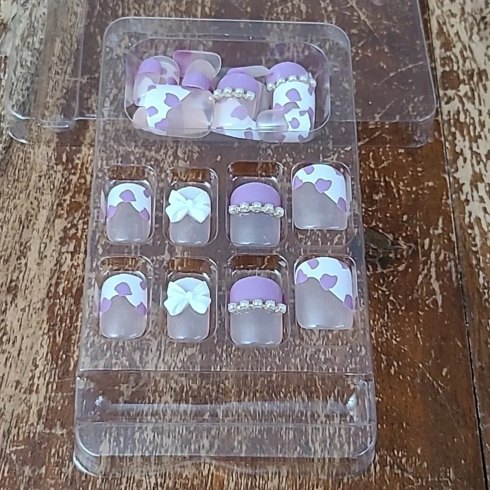 2/$16 Pearls & Bows Press on Nails